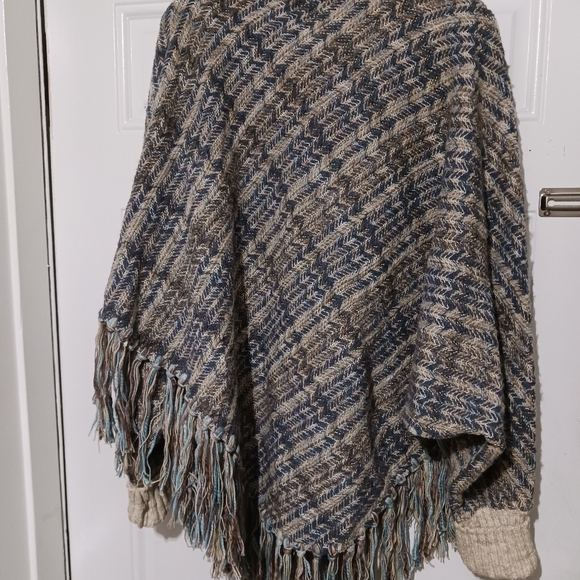 🏞GENOA Poncho Sweater Women’s Tassels All Seasons Cozy Comfort,Cuteness,Chic! - Picture 12 of 15